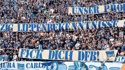 Aufgeheizte Stimmung. Hertha-Fans kritisieren am Samstag den DFB. 