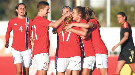 Die norwegischen Nationalspielerinnen können sich ab 2018 über höhere Honorare und bessere Rahmenbedingungen freuen.