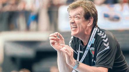 Velimir Petkovic, 61, ist seit zehn Monaten Trainer in Berlin. Zuvor betreute er in der Bundesliga bereits Wetzlar und Eisenach. Mit Göppingen, dem Füchse-Gegner am Donnerstag (19 Uhr/Sky), gewann er zweimal den EHF-Cup.