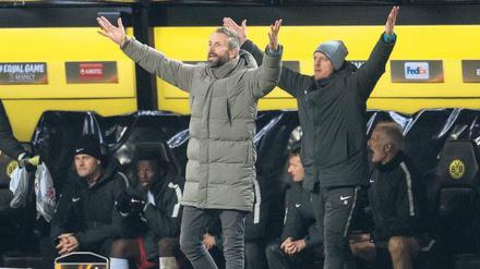 Kein Grund zur Aufregung. Das Achtelfinal-Hinspiel bei Borussia Dortmund gewannen Marco Rose und sein RB Salzburg 2:1. Foto: Bernd Thissen/dpa