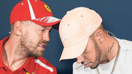 Einer Meinung. Sebastian Vettel und Lewis Hamilton sind sich schon oft in die Quere gekommen. Vor dem Spielberg-Rennen sind sich die Rivalen aber einig.