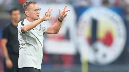 Zwei Ämter für einen. Ralf Rangnick ist jetzt Trainer und Sportdirektor in Leipzig.