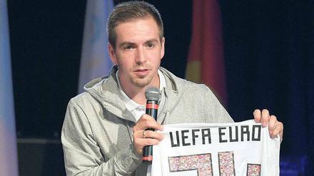 Das Gesicht der Bewerbung. Weltmeister Philipp Lahm lädt Europa zur EM 2024 nach Deutschland ein.