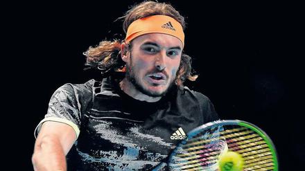 Tennis rockt. Der 21-jährige Stefanos Tsitsipas trägt die Haare lang und spielt sein Tennis klassisch mit einer einhändigen Rückhand. Foto: Tony O’Brien/Reuters