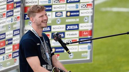 Mit Charme und Kanone. Torjäger Fabian Klos will auch in der Bundesliga weiter treffen. 
