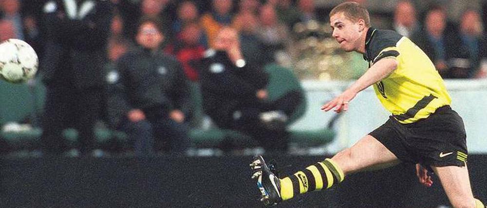 Gleich ist er drin: Lars Rickens legendärer Schuss im Finale 1997. 
