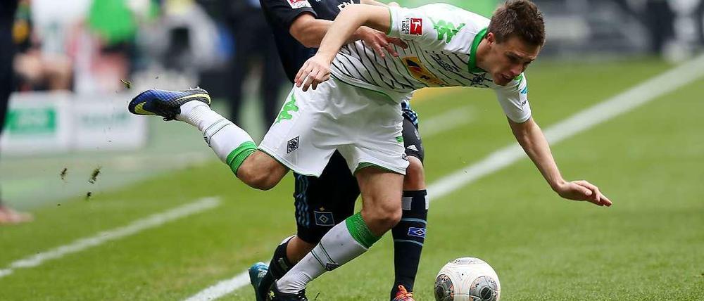 Auswechselkönig: Mönchengladbachs Patrick Hermanns (rechts) könnte einen neuen Bundesligarekord aufstellen.
