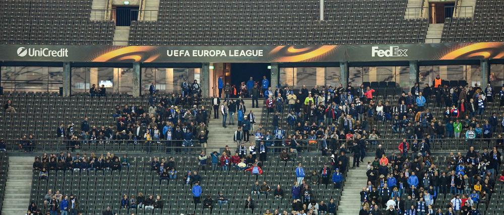 Kurz vor Anpfiff: Viele freie Sitze beim Europa-Kracher der Hertha. 