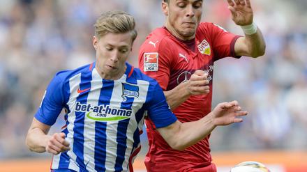 Beißt er sich durch? Mitchell Weiser (l.) steht nach einem Zehenbruch gegen den VfL Wolfsburg zumindest schon wieder im Kader.