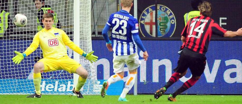 1:0: Frankfurts Alex Meier (rechts) erzielt den Siegtreffer.