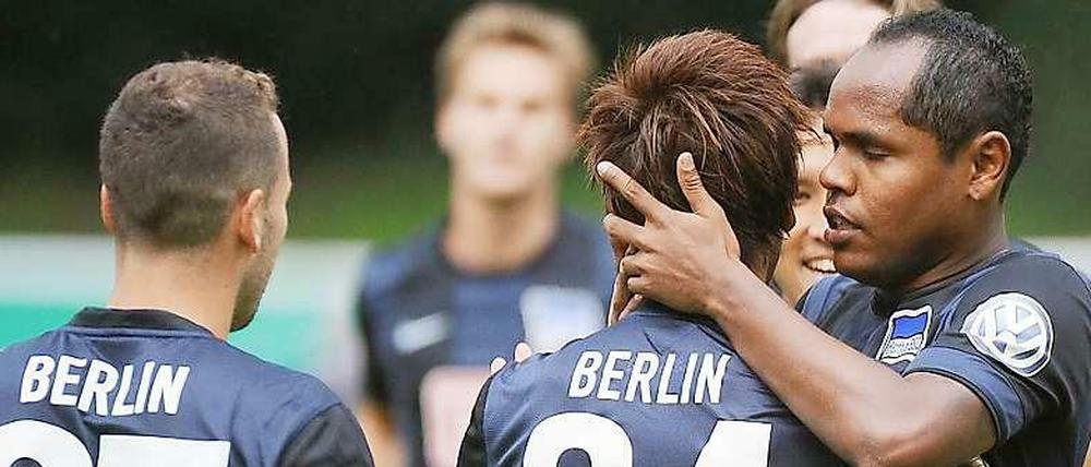 Prüfung bestanden: Die Torschützen Roy Beerens, Genki Haraguchi und Ronny ziehen mit Hertha BSC in die nächste Pokal-Runde ein. 