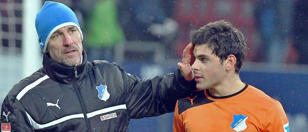 In den Augen von Hoffenheim-Trainer Marco Kurz hingegen war nach der 1:2-Niederlage gegen den FC Augsburg wenig Hoffnung zu finden.