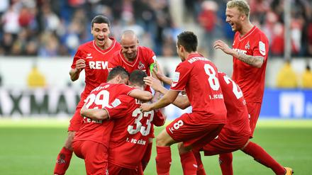 Grenzenloser Jubel beim Aufsteiger: Der 1. FC Köln entschied das Torfestival in Hoffenheim für sich.