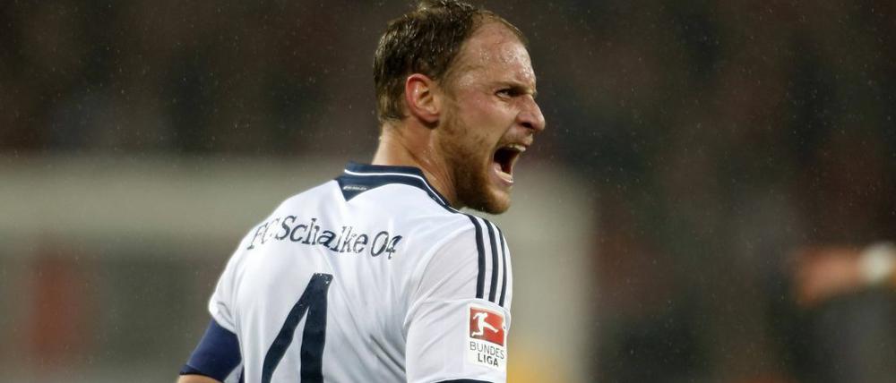 Sieht Nachwuchsspieler eher kritisch: Schalke-Kapitän Benedikt Höwedes.