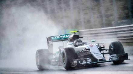 Nico Rosberg im ungarischen Regen.
