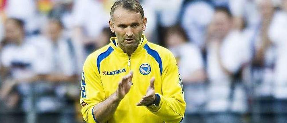 Tomislav Piplica spielte von 1998 bis 2009 für den FC Energie Cottbus. Seit 2009 ist er Torwarttrainer der bosnischen Fußball-Nationalmannschaft.