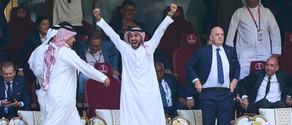 Fifa-Präsident Gianni Infantino (r.) sucht schon länger die Nähe zu Saudi-Arabiens Kronprinz Mohammed bin Salman.