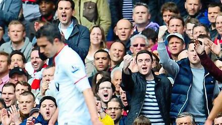 Seitenwechsel: Manchesters Robin van Persie und die Arsenal-Fans.