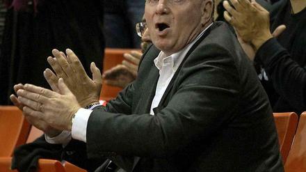 Schaut auch ganz gern mal Basketball: Bayern-Präsident Uli Hoeneß.
