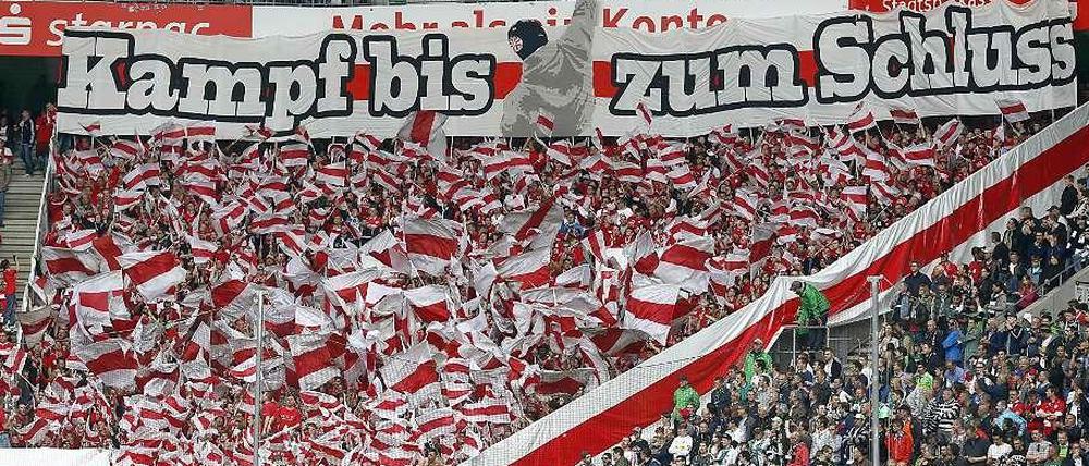 Klare Ansage mit Rocky-Silhouette: die Stuttgarter Fans wissen, was sie von ihrem VfB erwarten - oder um es mit dem Filmboxer zu sagen: "It ain't over 'til it's over."