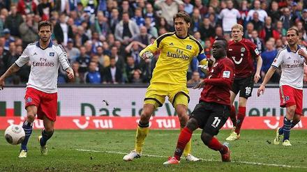 Die Entscheidung: Didier Ya Konan trifft zum 2:1 für Hannover 96.