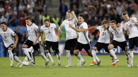 Deutschland steht im Halbfinale der Fußball-EM und schlägt endlich den Angstgegner Italien.