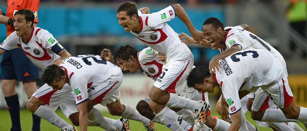 Da kriegst du dich nicht ein. Costa Ricas Spieler jubeln nach dem erstmaligen Einzug in ein WM-Viertelfinale.