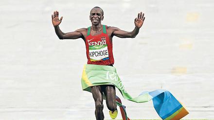 Eliud Kipchoge bei seinem Olympiasieg von Rio. Das Ziel, einen Marathon unter 2 Stunden zu laufen, verpasste er knapp.