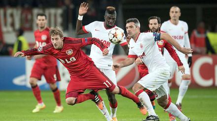 Verhaltener Luftsprung. Leverkusens Stefan Kießling hebt im Duell gegen den AS Monaco ab.