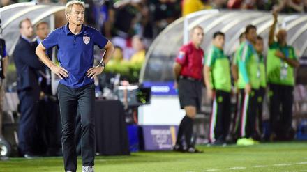 Was würde Jay Göppingen tun? US-Coach Jürgen Klinsmann während der 2:3-Niederlage gegen Mexiko.