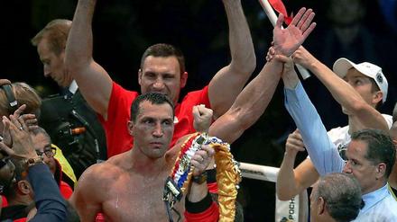 Profi-Boxer Wladimir Klitschko bleibt dreifacher Weltmeister im Schwergewicht. 