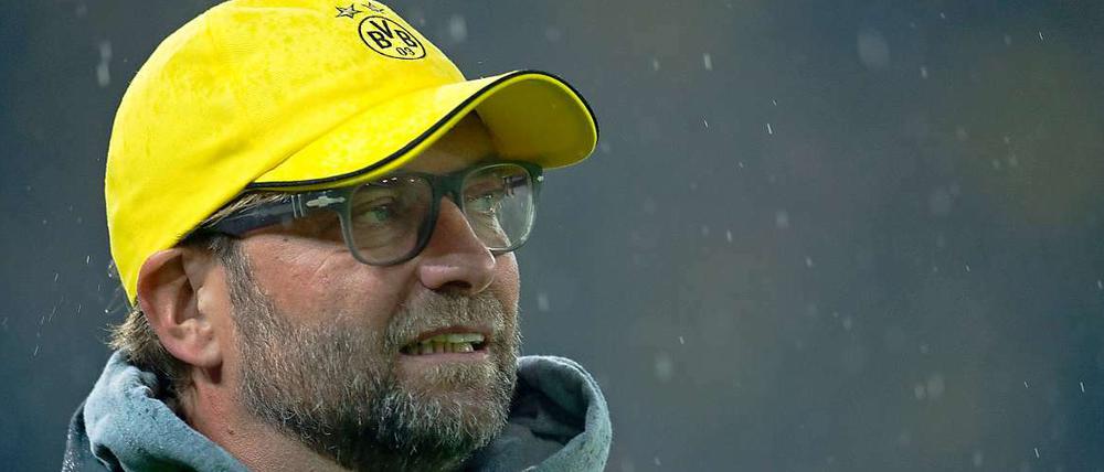 Jürgen Klopp steht mit Borussia Dortmund derzeit ziemlich im Regen.