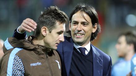 Junge, bleib doch bei uns. Klose mit seinem Trainer Simone Inzaghi (rechts).