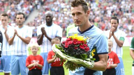 Karrierepläne: Miroslav Klose bei der Weltmeister-Ehrung vor dem Test von Lazio Rom gegen Hannover 96.