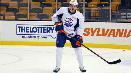 Abgeschoben. Leon Draisaitl darf erst einmal nicht mehr in der NHL für Edmonton spielen. 