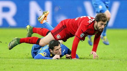 Ins Stolpern geraten. Auch das Tor von Admir Mehmedi (oben) half Leverkusen in Weißrussland nicht wirklich weiter.