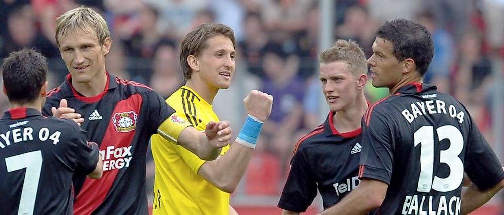 Bayer Leverkusen erfüllt die Pflichtaufgabe gegen Hoffenheim und hält das Titelrennen zumindest bis zum nächsten Wochenende offen. 