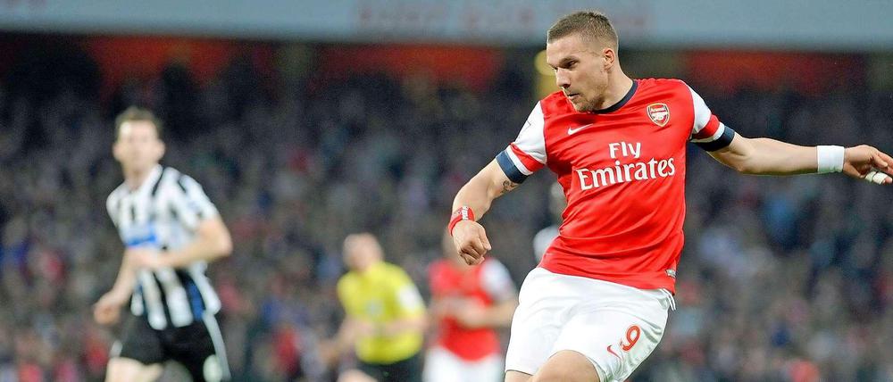 Lukas Podolski im Trikot von Arsenal London. Der Nationalspieler steht vor einem Wechsel in die Türkei.