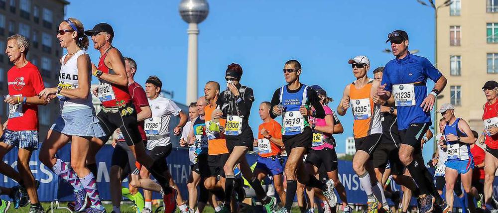 Viele Läufer gehen ungenügend vorbereitet in einen Marathonlauf und riskieren Verletzungen und Gesundheitsschäden.