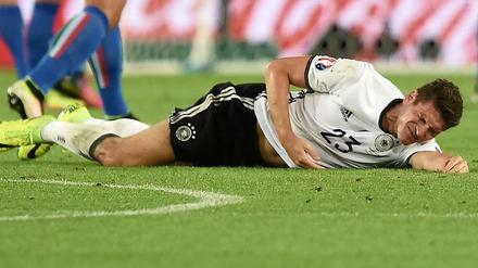 Schmerzhafter Abschied. Mario Gomez hatte sich gerade wieder ins Team gespielt, nun wirft ihn eine Verletzung zurück.