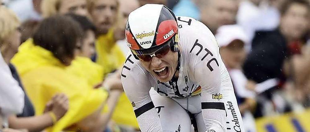 Tony Martin kämpft sich beim Prolog der Tour de France auf Platz zwei.
