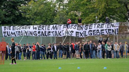 Die Sofa-Aktion des 1. FC Union Berlin gefällt nicht jedem.