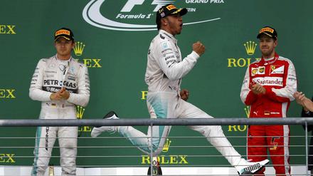 Lewis Hamilton (M.), Nico Rosberg (l.) und Sebastian Vettel (r.).