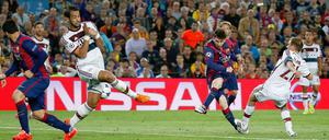 Messi zieht ab und trifft zum 1:0.