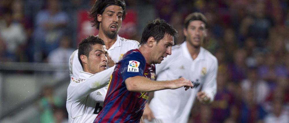 In Spanien kämpfen Messi (vorne) und Ronaldo (mitte) um den Titel.