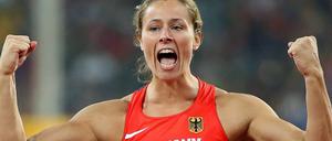 Jubel: Katharina Molitor feiert ihre Goldmedaille im Speerwurf.