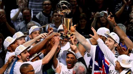 Die San Antonio Spurs feiern ihren fünften Titel in der NBA.