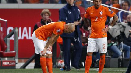 Arjen Robben (li.) hat schon bessere Zeiten mit der holländischen Nationalmannschaft erlebt. 