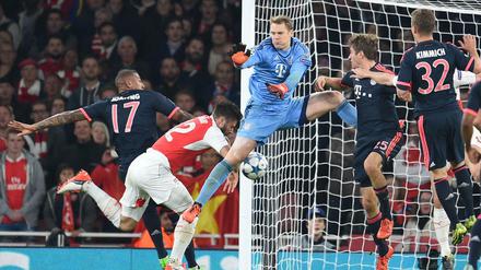 Nationaltorwart Manue Neuer patzt bei der 0:2-Niederlage des FC Bayern München beim FC Arsenal in der Gruppenphase der Champions League.