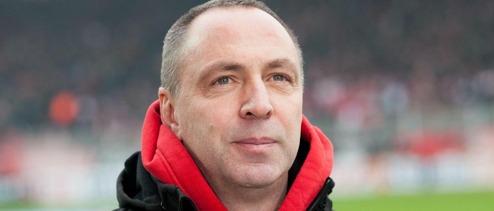 Unions Trainer Norbert Düwel setzt auf ein neues Zentrum beim 1. FC Union.
